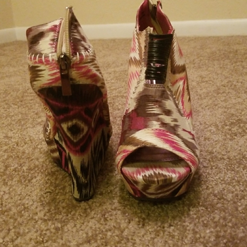 Shoes - Picture 4 of 4
